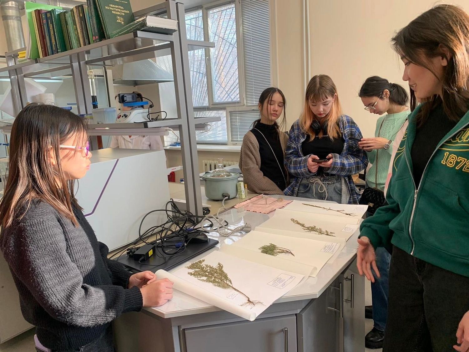 Участники Молодежного водного сообщества Республики Бурятия посетили Байкальский институт природопользования Сибирского отделения Российской академии наук!