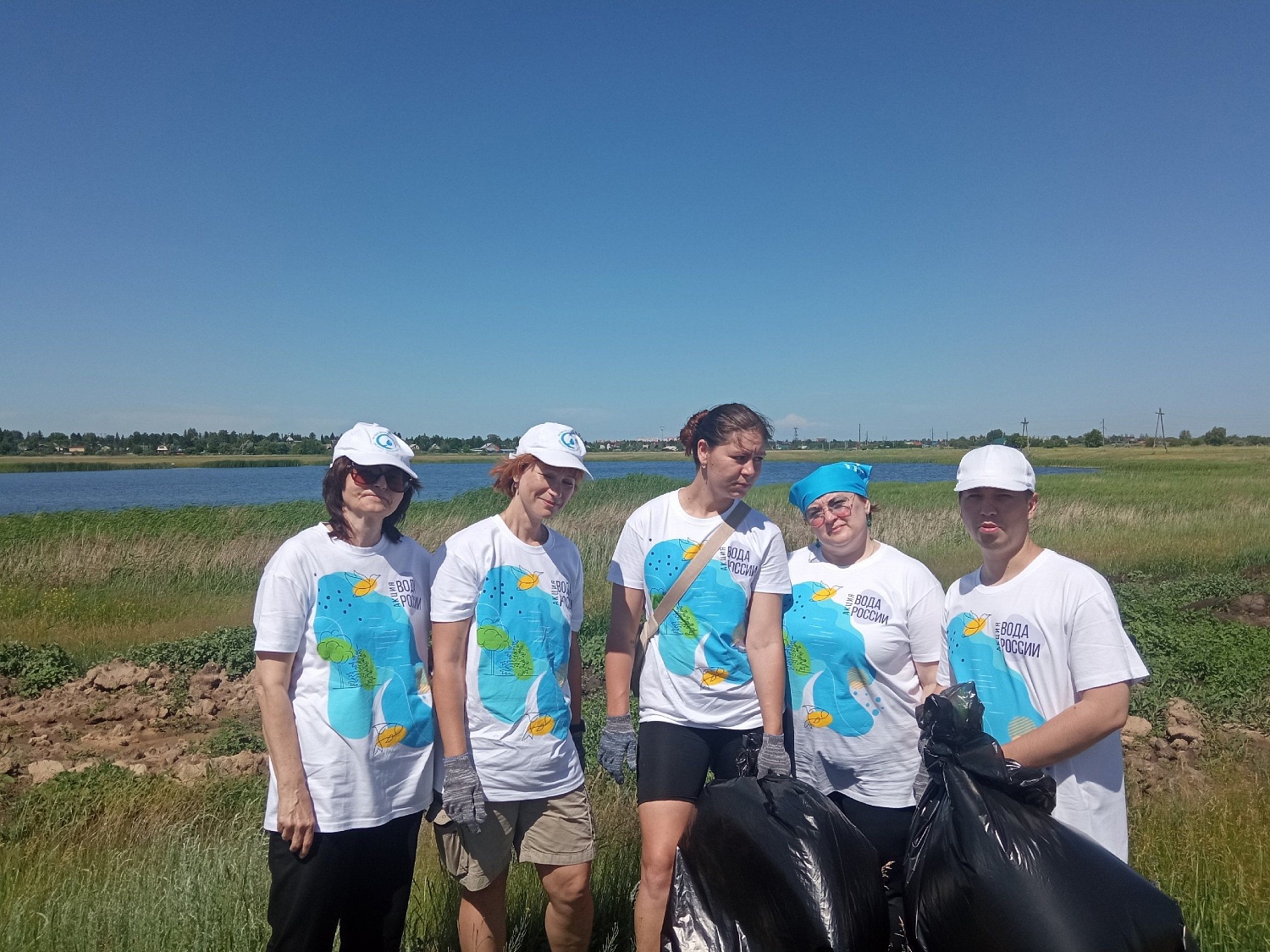Уборка береговых линий озёр Омской области