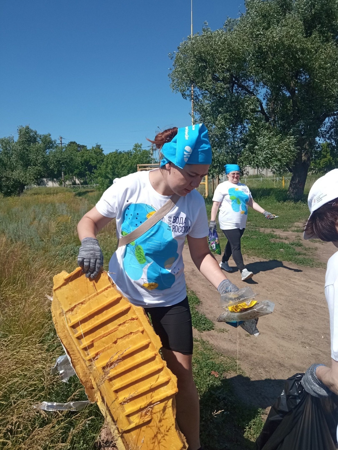 Уборка береговых линий озёр Омской области