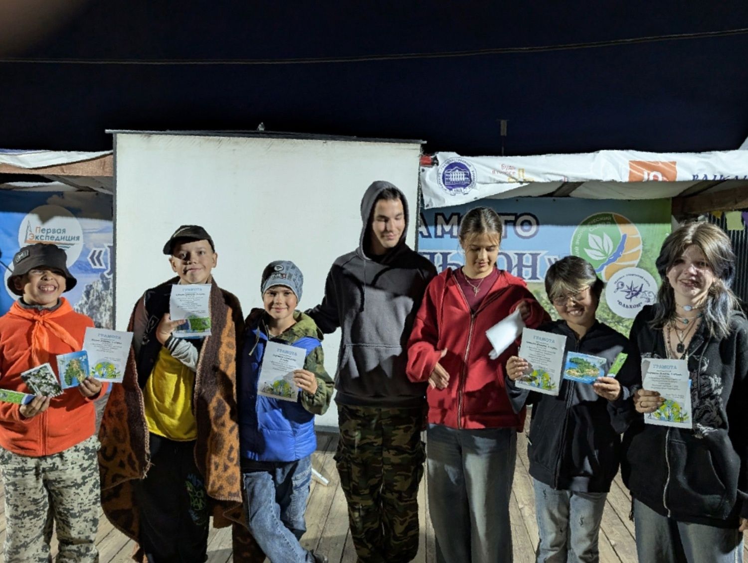 Лидер МВС Иркутской области стал научным наставником для школьников в лагере "Ольхон" на берегу Байкала