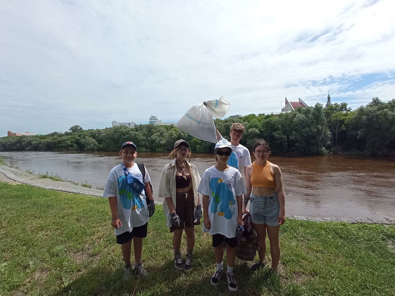 Уборка береговой линии р.Омь