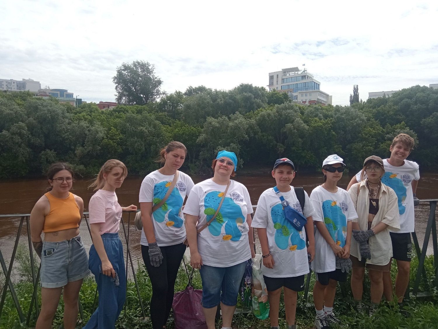 Уборка береговой линии р.Омь