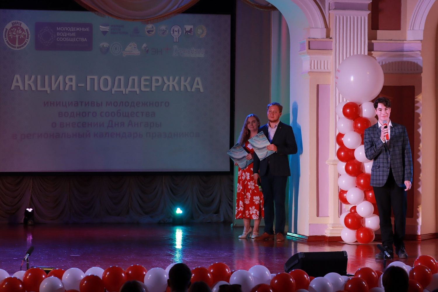 20 сентября в Иркутске прошла акция Молодежного водного сообщества в поддержку учреждения Дня реки Ангары