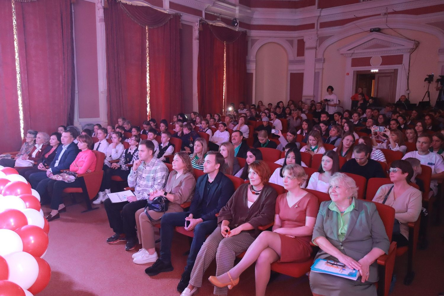 20 сентября в Иркутске прошла акция Молодежного водного сообщества в поддержку учреждения Дня реки Ангары